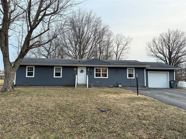 103 Bradley Dr, Carlinville, IL 62626