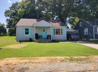 107 N Goodman St, Crossville, IL 62827