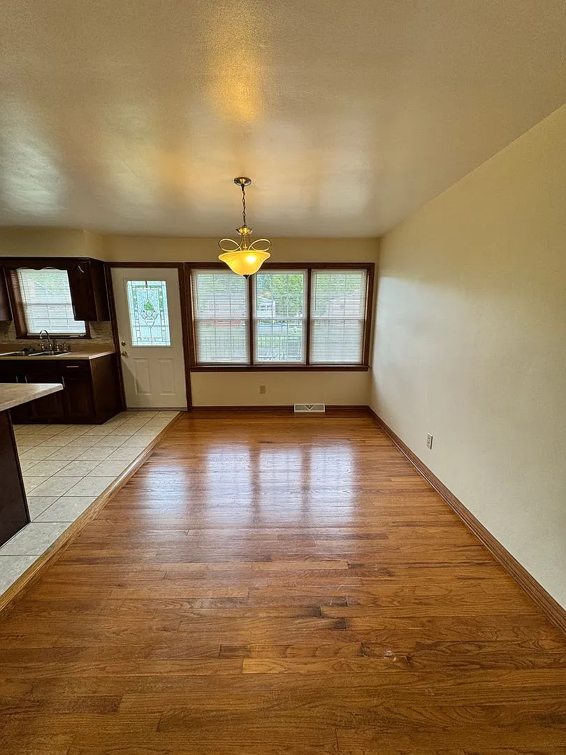 5001 Sampson Drive — Photo 3