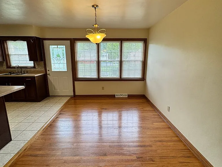 5001 Sampson Dr — Photo 3