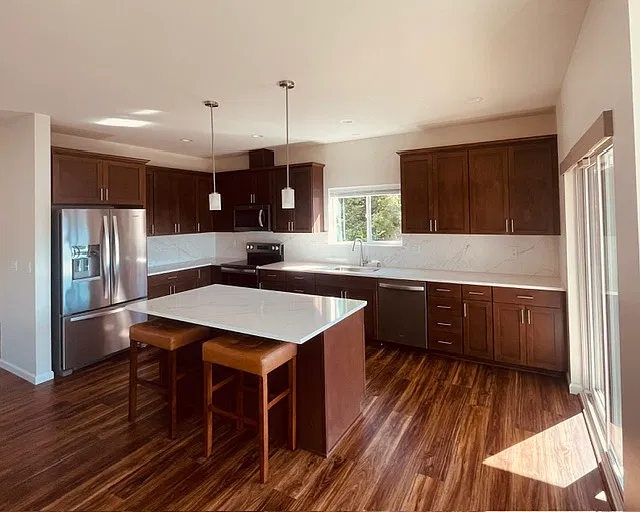2 bed, 1200 sqft, $2,500 — Photo 4