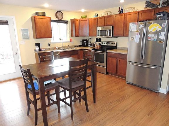 3rd image of 1006 Bronson Ave
