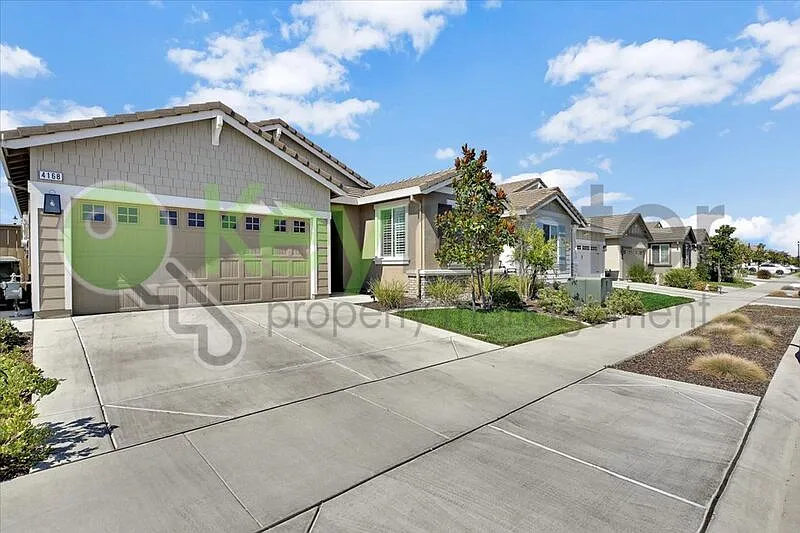 3 bed, 2.0 bath, 1421 sqft, $2,800 — Photo 2