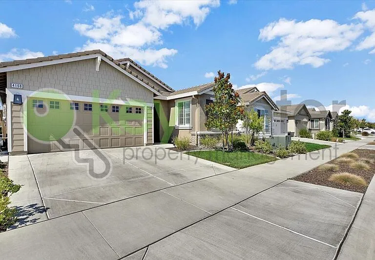 4168 Gossamer St — Photo 2