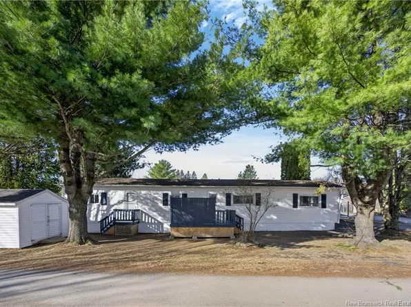 198 Moore St, Fredericton, NB E3B 8L8