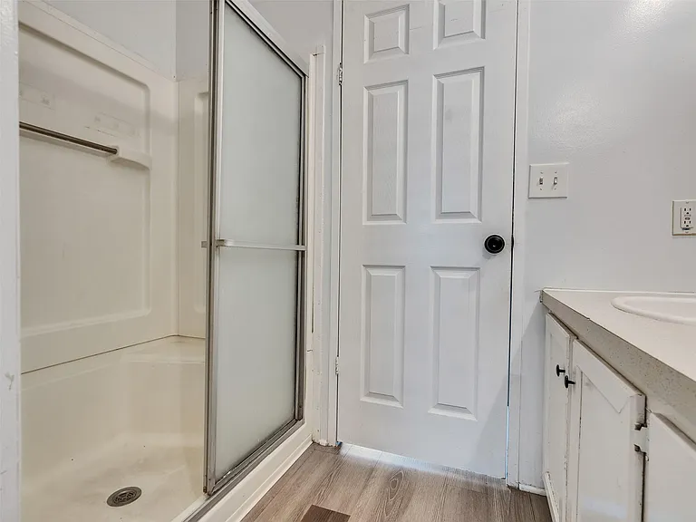 25779 Almarie Dr — Photo 4