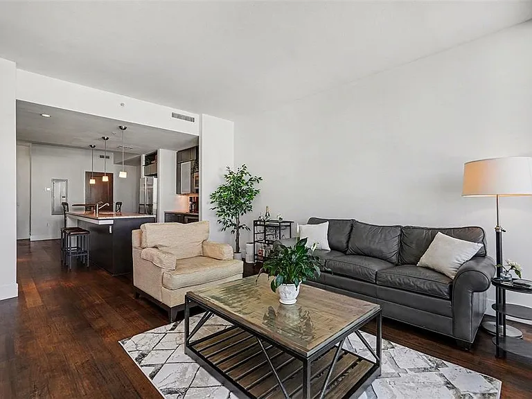 111 N 12th St #1507 — Photo 3