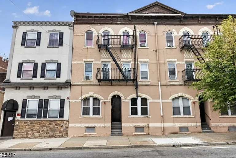 5 Monroe St #1 — Photo 1