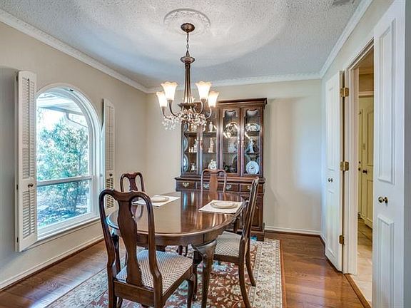 4th image of 1104 High Vista Ln