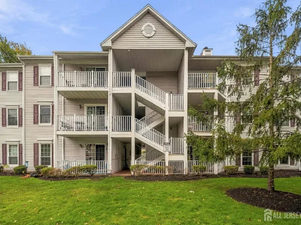 235 Kempsey Dr, North Brunswick, NJ 08902