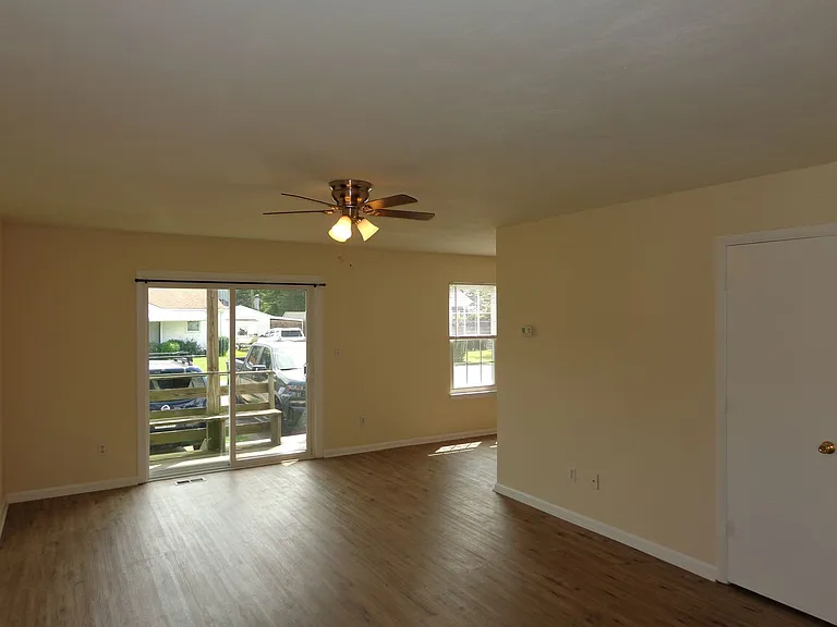 4636 Coronet Ave — Photo 4
