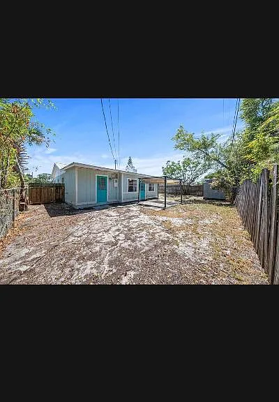1454 Rosemary Dr — Photo 3