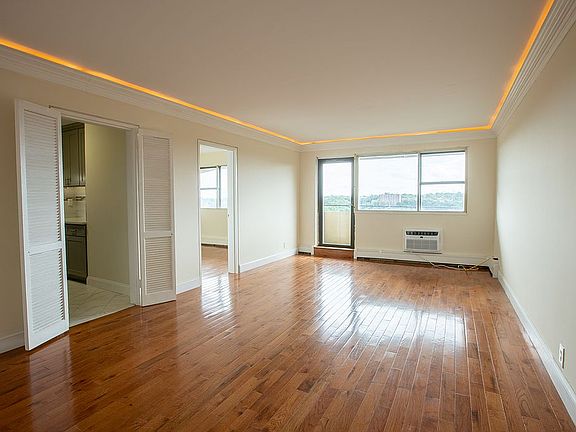 4th image of 1523 Central Park Ave APT 19E