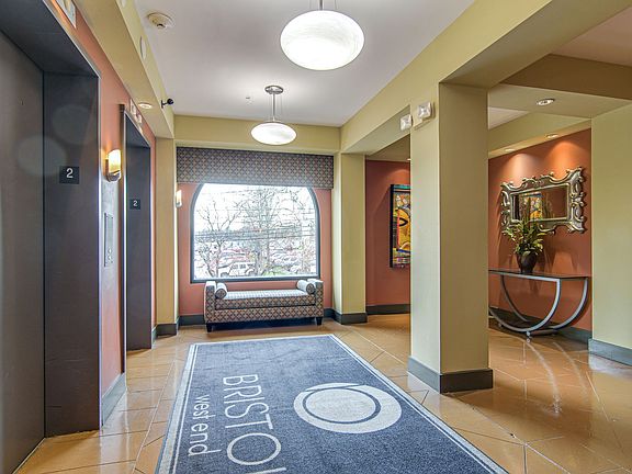 3rd image of 3000 Vanderbilt Pl APT 127