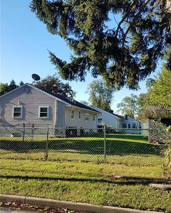 2nd image of 101 Hadley St