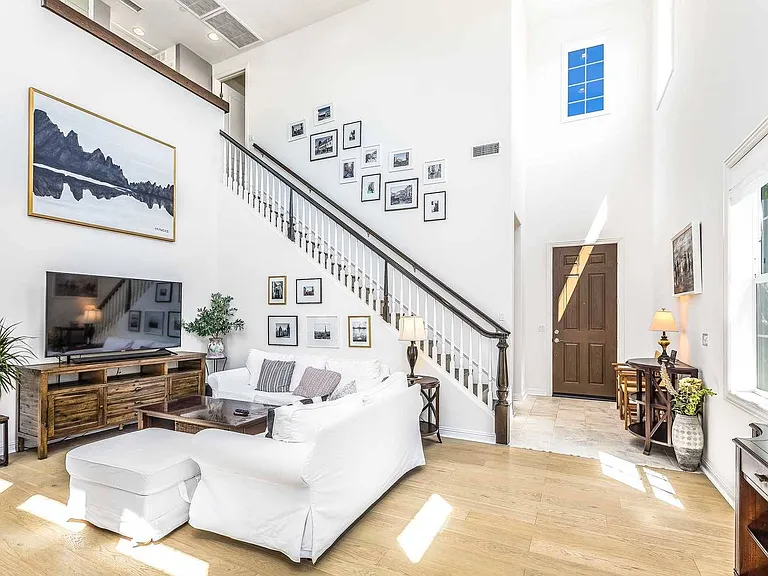38 Torosa — Photo 2