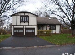 7640 Windsor Dr N, North Syracuse, NY 13212