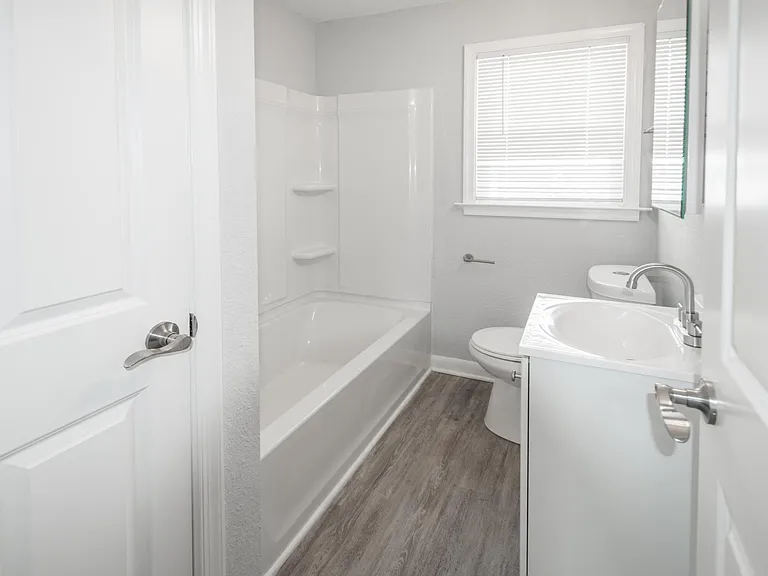 1208 W. Ocean View Apts — Photo 12