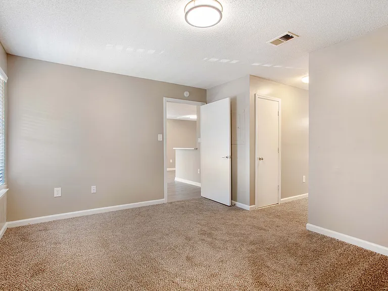 The Waverly Apartments — Photo 12