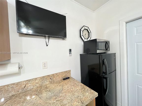 5th image of 3054 NW 18th St #2