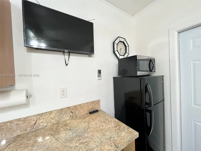 3054 NW 18th St #2 — Photo 5