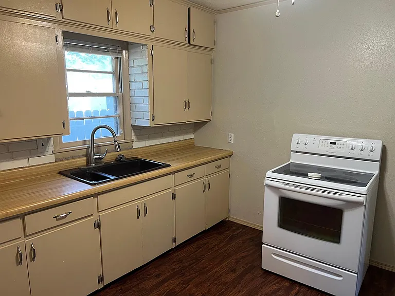 710 N Madison St — Photo 7