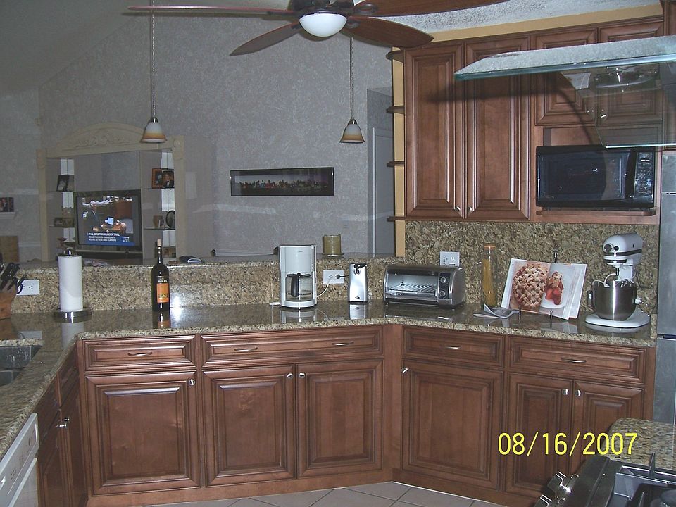1st image of 469 Lakeshore Dr