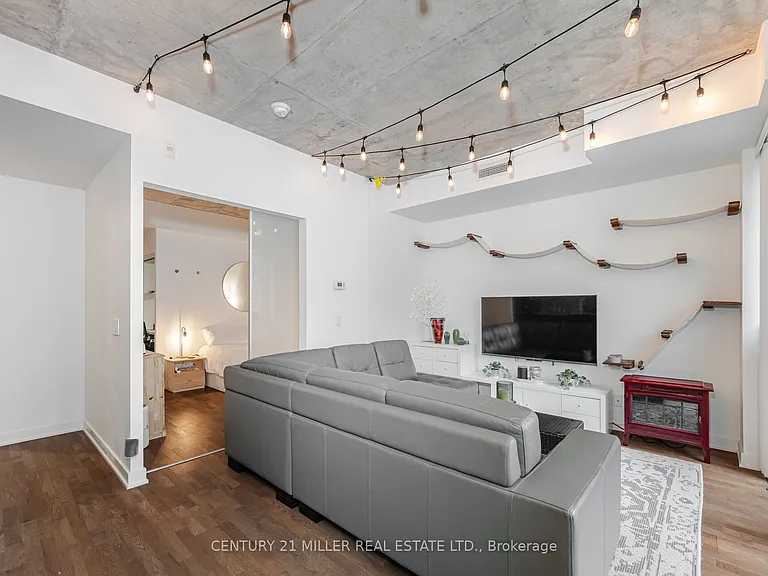 15 Beverley St #301 — Photo 13