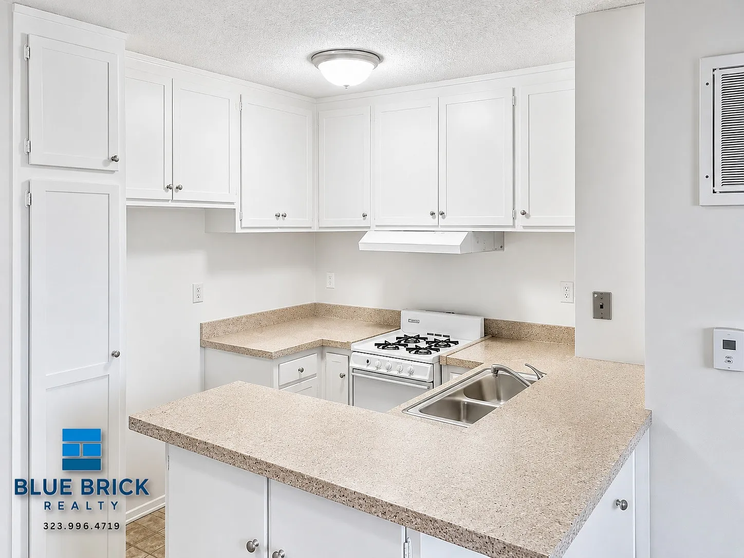 Spacious 2BR with Pool, Off-Street Parking & On-Site Laundry — Photo 2