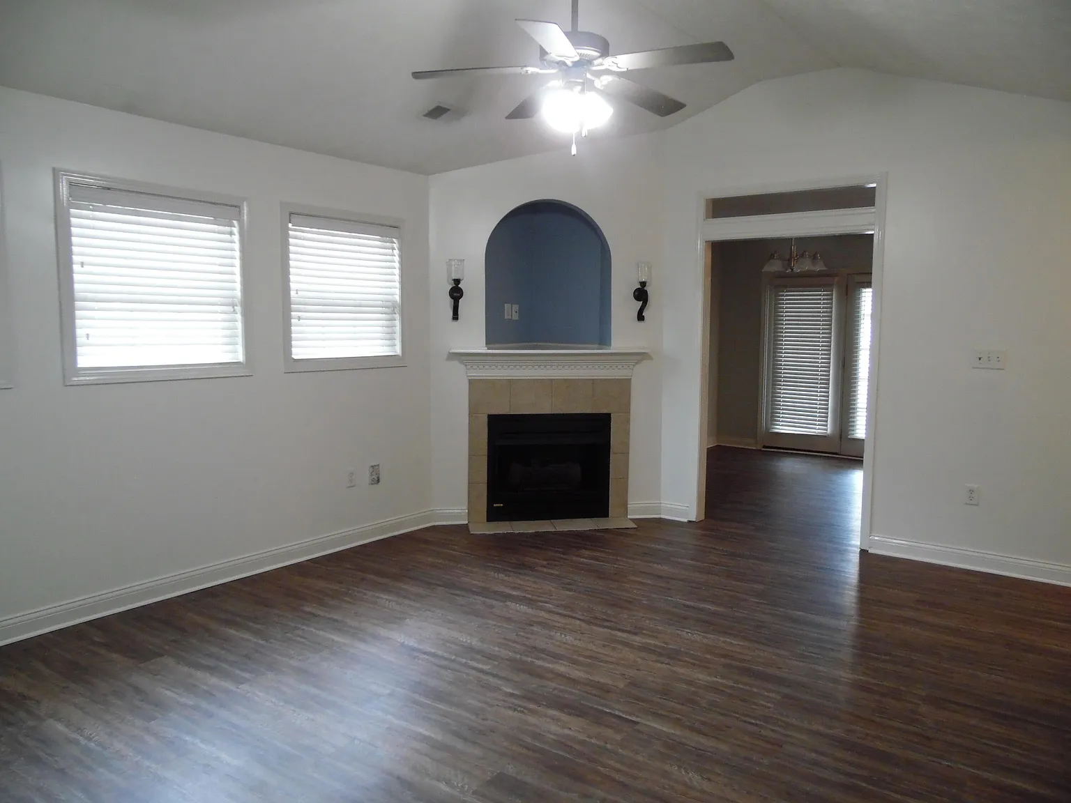 3 bed, 2.0 bath, 2666 sqft, $2,200 — Photo 4