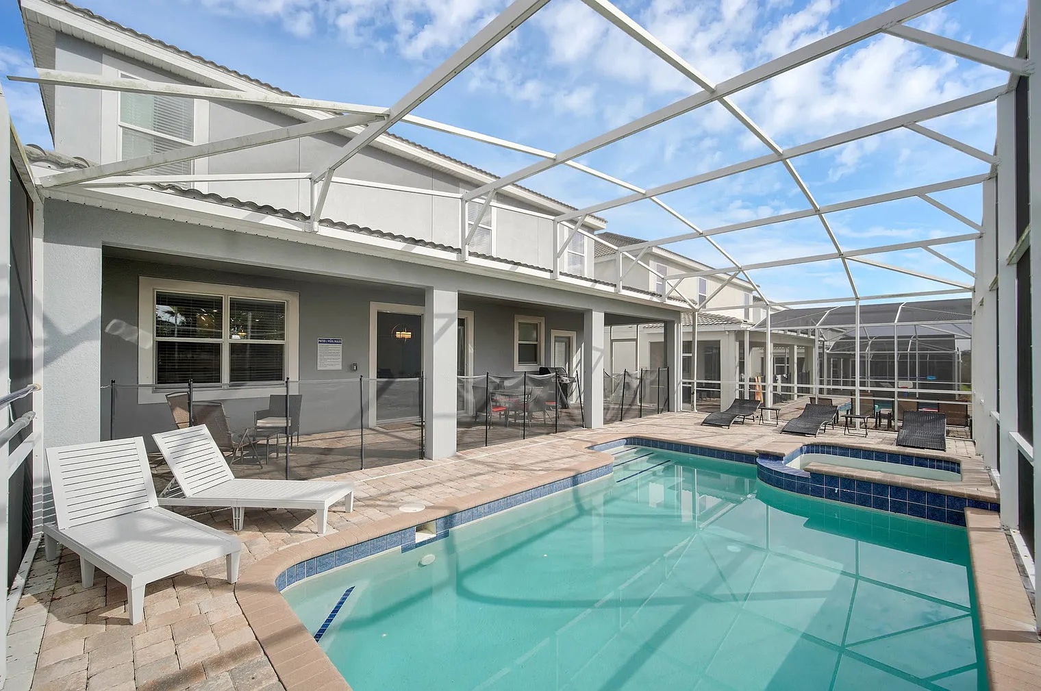 8 bed, 5.0 bath, 3907 sqft, $5,010 — Photo 2
