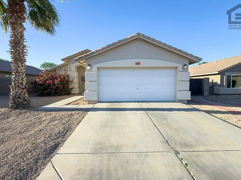 3031 W Horsham Dr — Photo 1