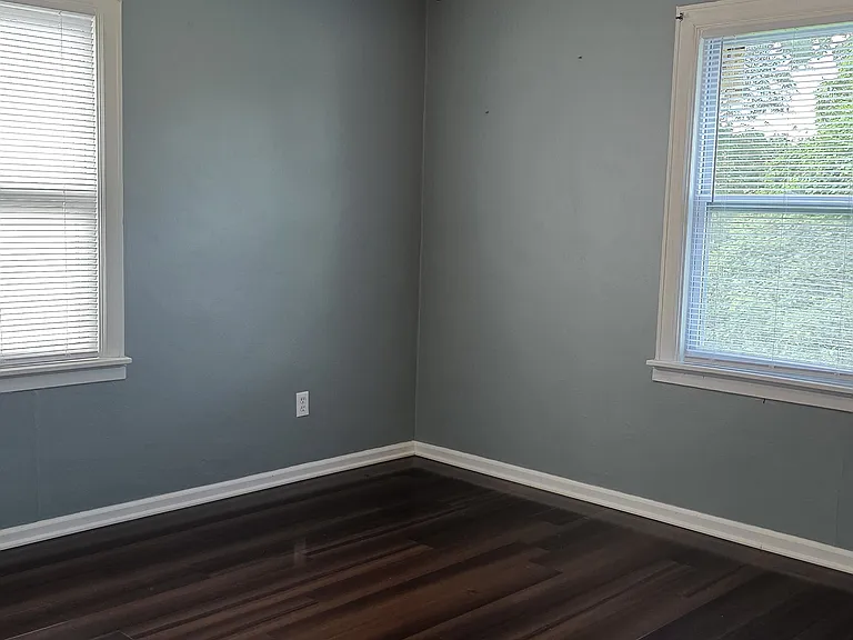 868 Larkin Ave — Photo 10