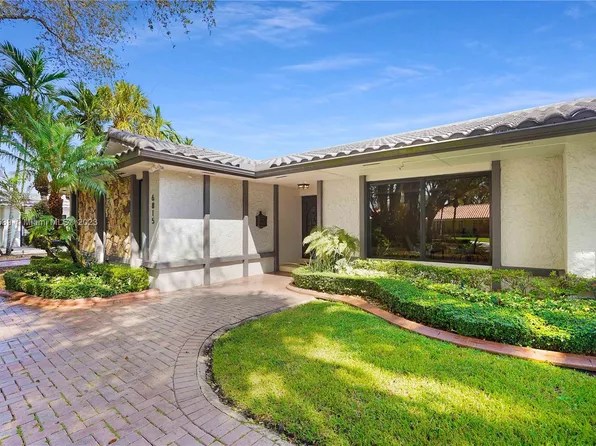 6815 Gleneagle Dr, Miami Lakes, FL 33014