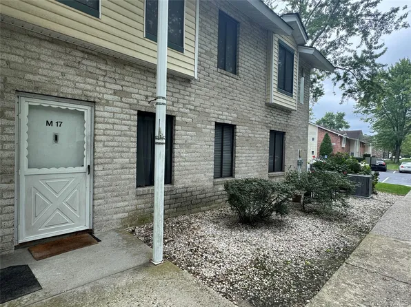 17 Montana Court #17, Coram, NY 11727