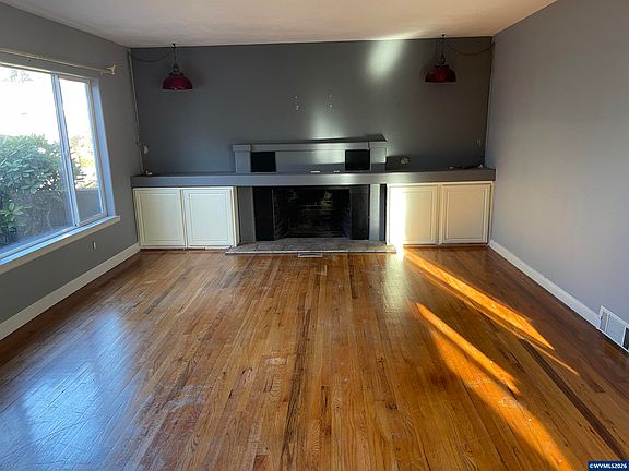 4th image of 575 23rd St NE
