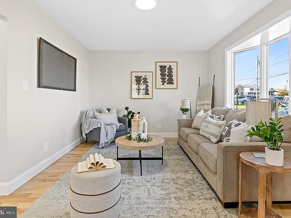 3rd image of 1237 Willow Rd