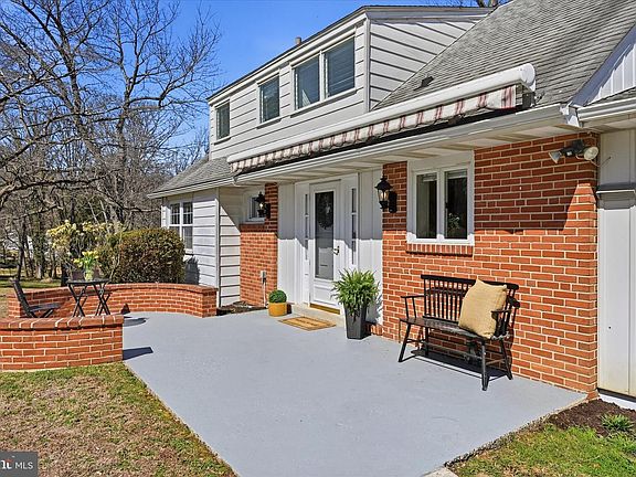 3rd image of 51 Rampart E