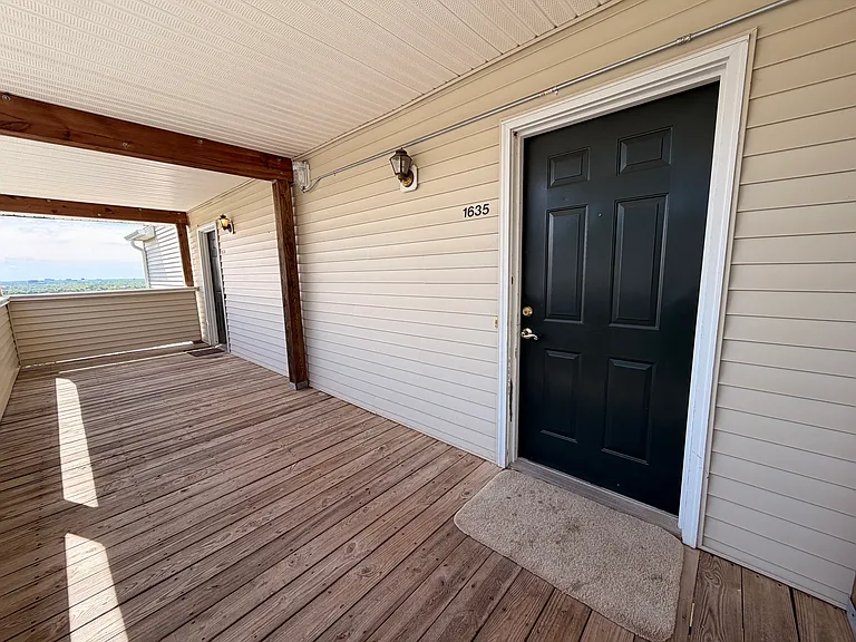 1635 King Ct — Photo 3