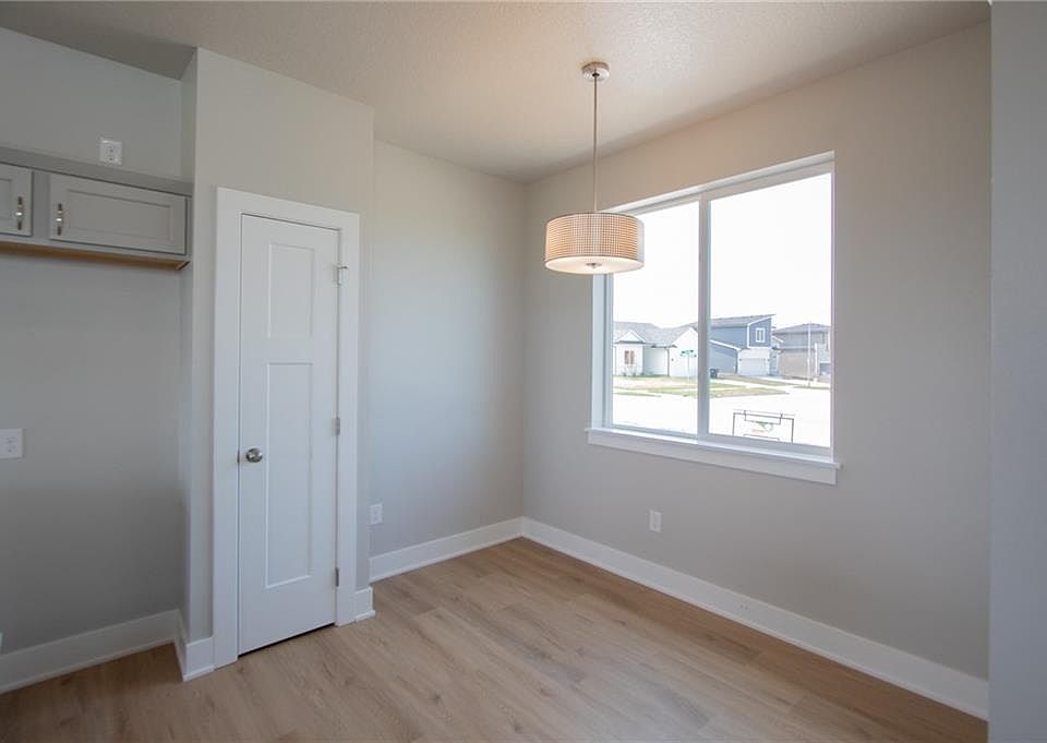 1355 SE Parkview Xing, Waukee, IA 50263 Zillow