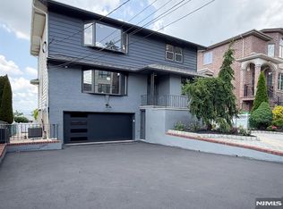 453 8th St, Palisades Park, NJ 07650