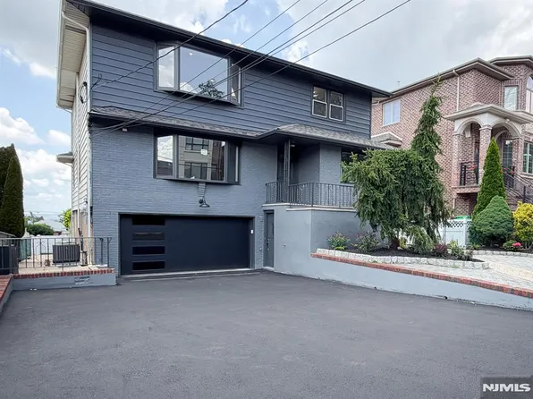 453 8th St, Palisades Park, NJ 07650