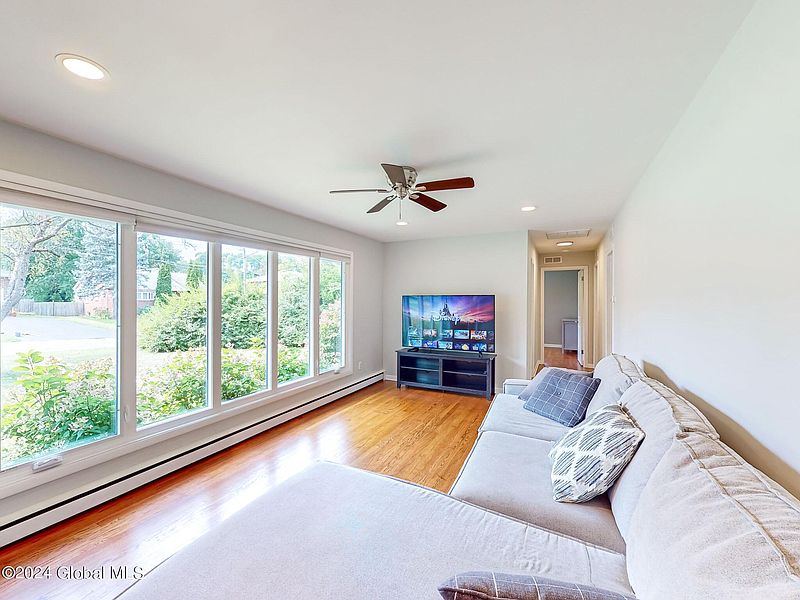 3rd image of 153 Berkshire Boulevard