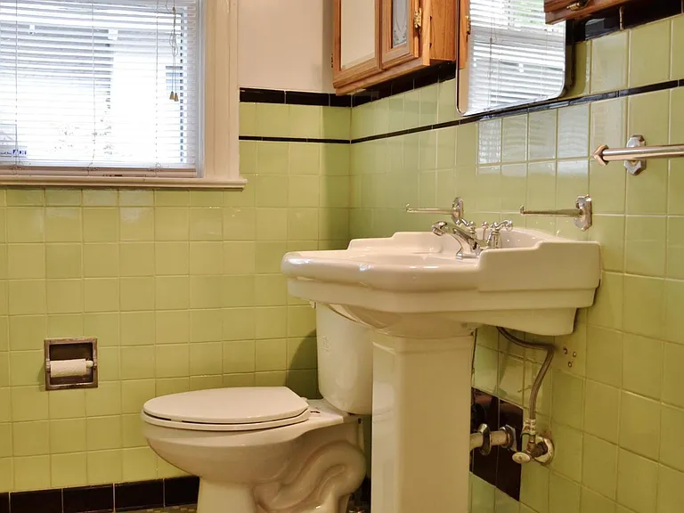 2559 Dellwood Ave — Photo 18