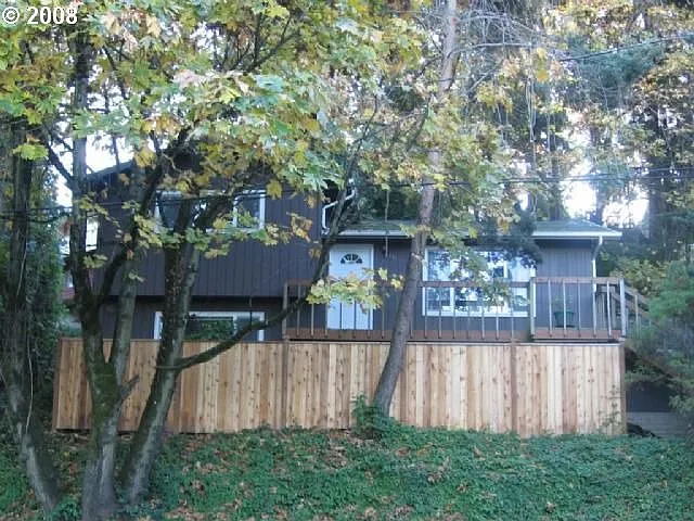 7310 SE Thorburn St photo 1