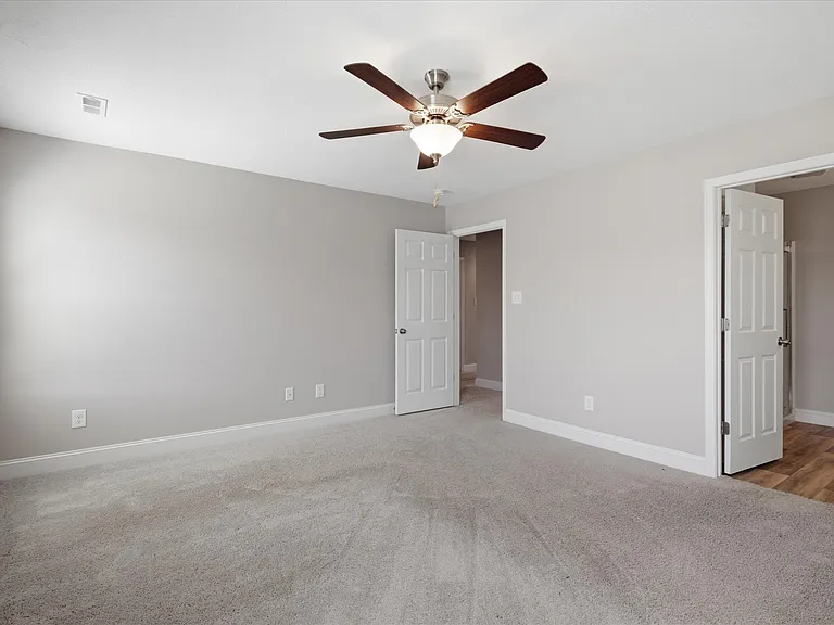 4864 Stoneyhurst Ln — Photo 15