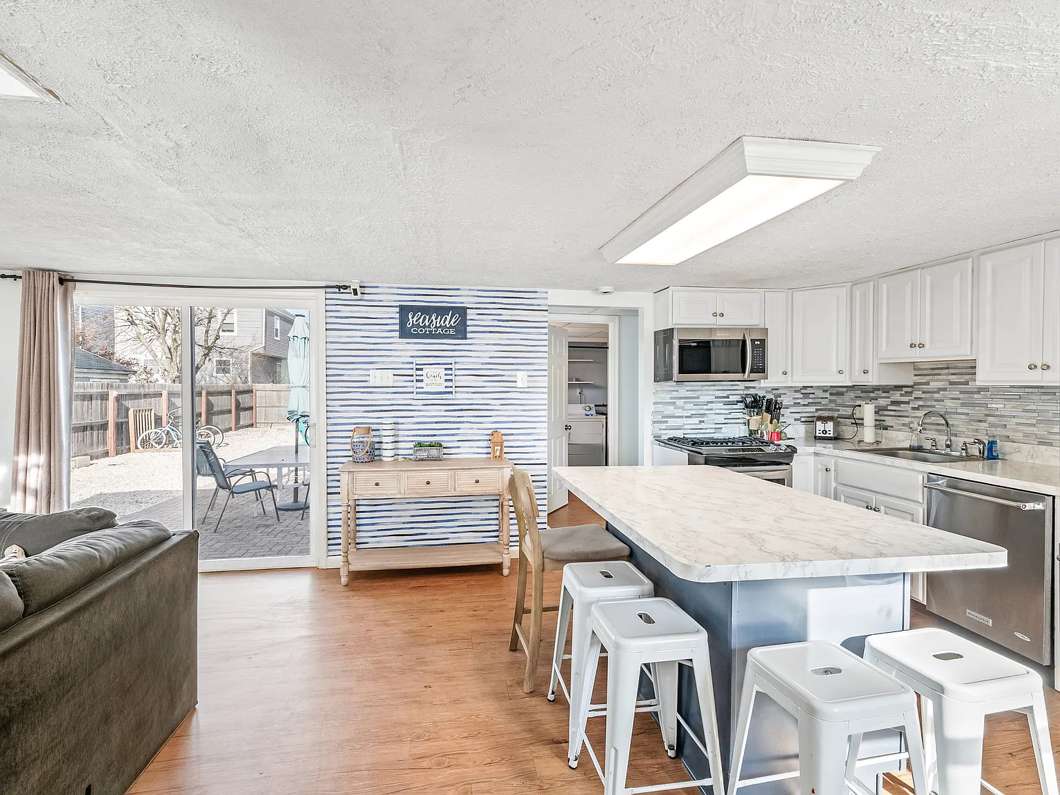 104 7th Ave — Photo 3