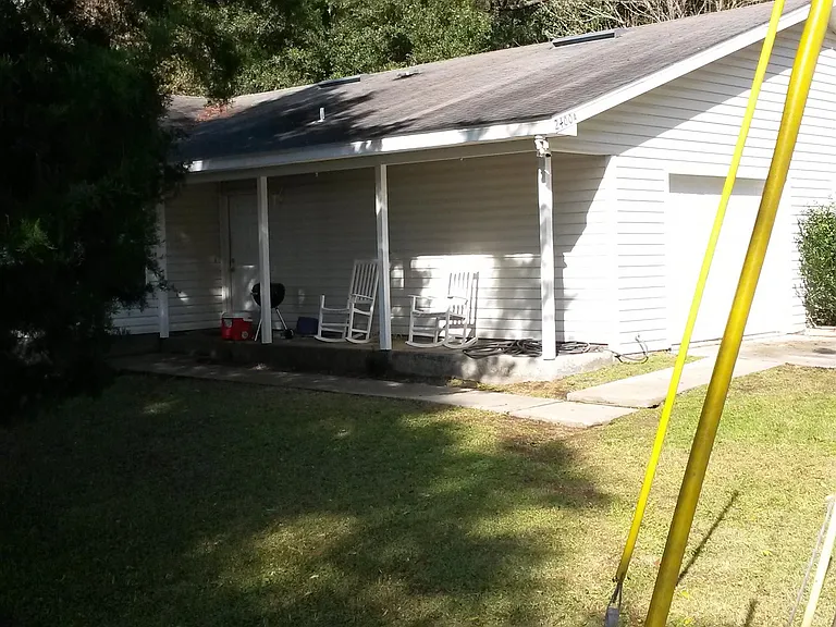 2400B Barcelona Ct — Photo 1