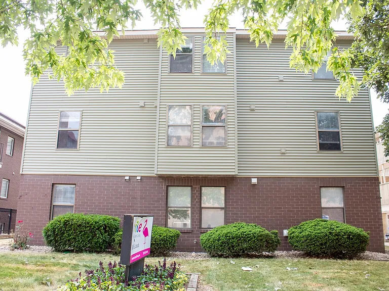 909 S Locust St — Photo 26