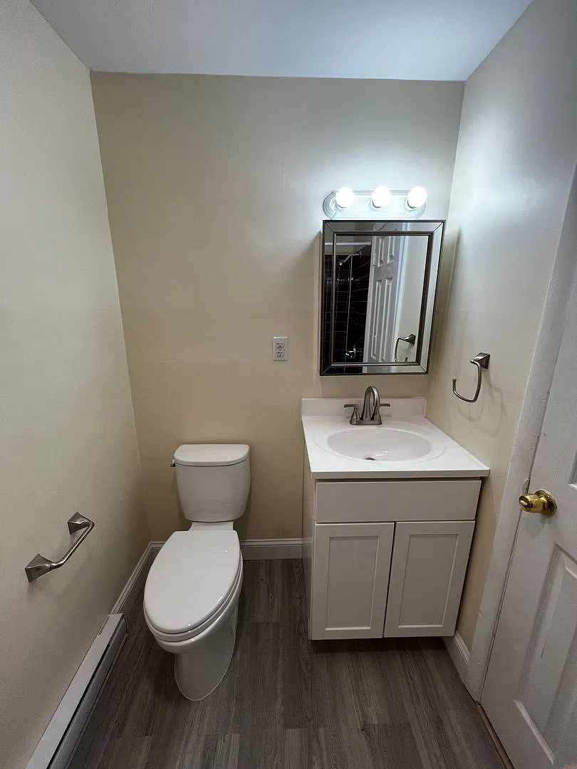 Mission Hill 2 Bed No Broker Fee Hot Water Included 9/1 — Photo 4